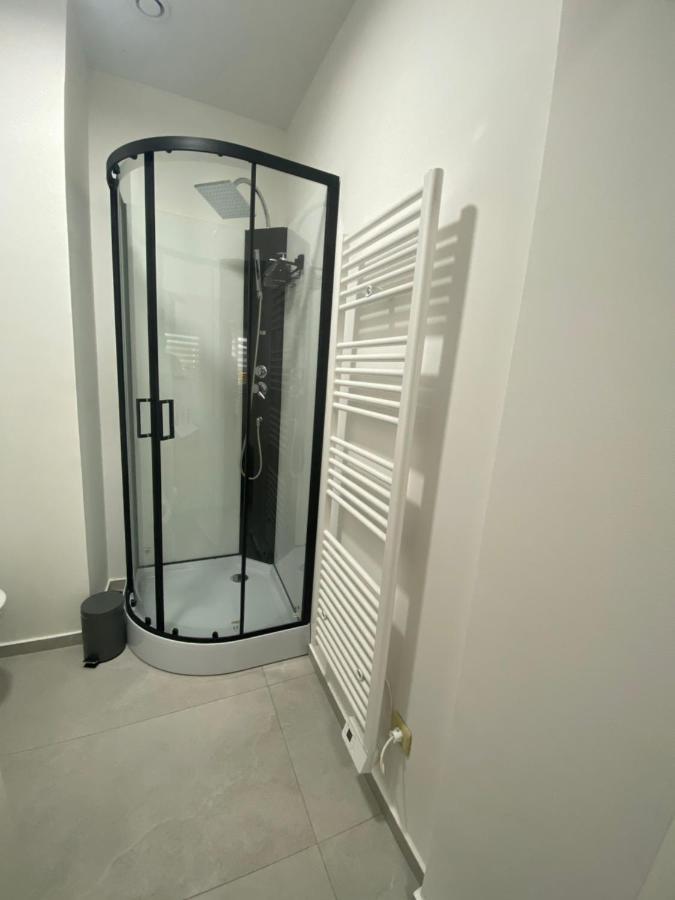 1-C Superbe Appartement Tres Calme Et Bien Decore Charleroi Exterior photo