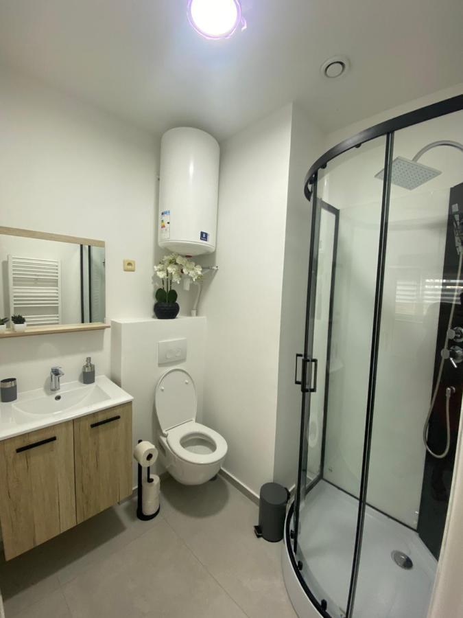 1-C Superbe Appartement Tres Calme Et Bien Decore Charleroi Exterior photo